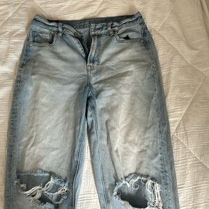 American Eagle relaxed mom jeans. Light wash
